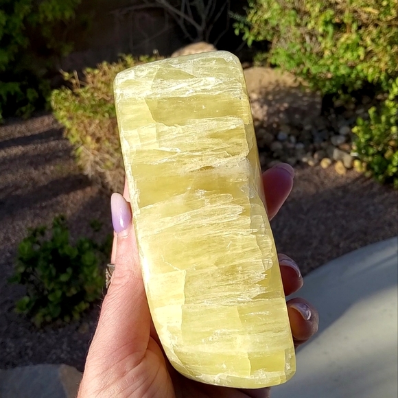 Beautiful Large Free Standing Lemon Calcite Free Form - Picture 5 of 17